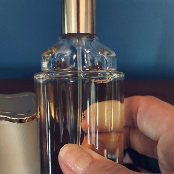 White Linen Eau De Parfum by Estee Lauder - 2 Oz Bottle - Picture 4 of 6